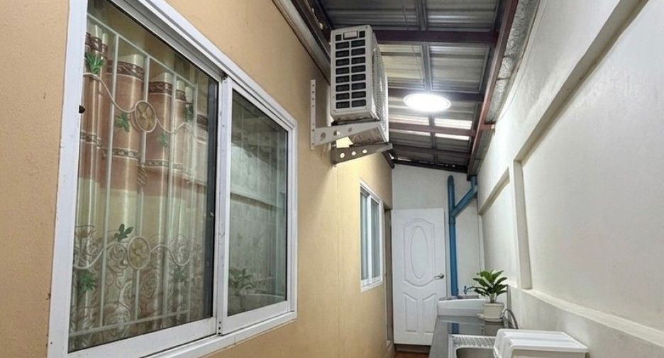 Casa adosada en venta de 2 habitaciones en Pluak Daeng, Rayong