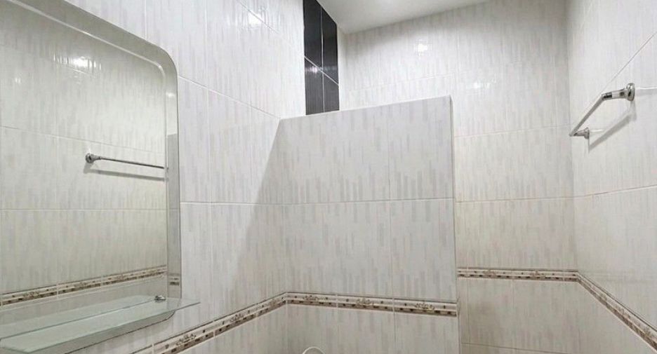 Casa adosada en venta de 2 habitaciones en Pluak Daeng, Rayong