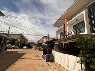 For sale 3 bedrooms townhouse in Phra Samut Chedi, Samut Prakan