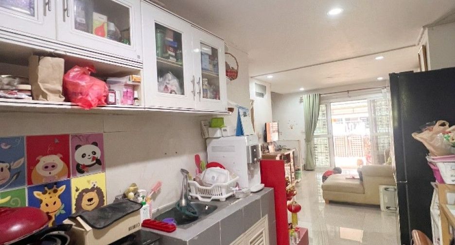 For sale 3 bedrooms townhouse in Phra Samut Chedi, Samut Prakan