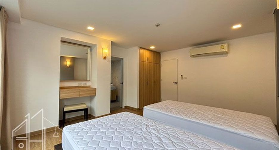 For rent 2 bedrooms condo in Watthana, Bangkok