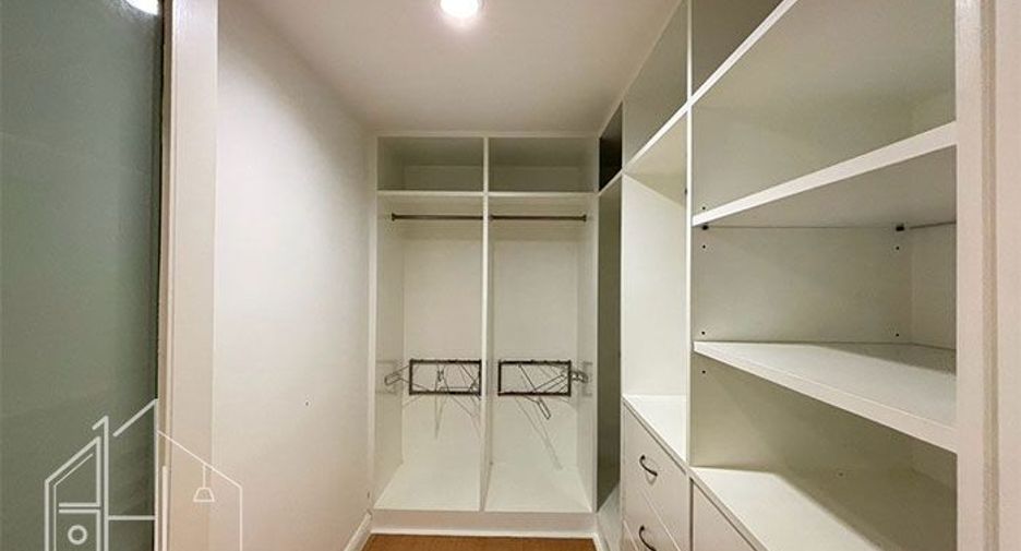 Wohnung zur Miete mit 3 Zimmer in Watthana, Bangkok