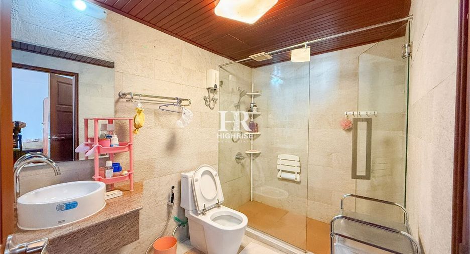 For sale 3 bedrooms condo in Bang Lamung, Chonburi