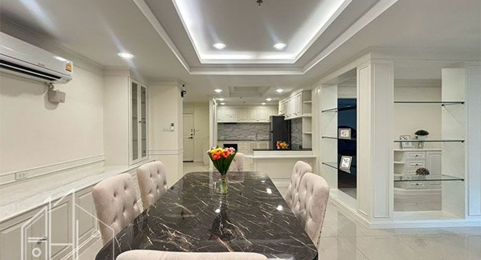 For rent 3 bedrooms condo in Khlong Toei, Bangkok