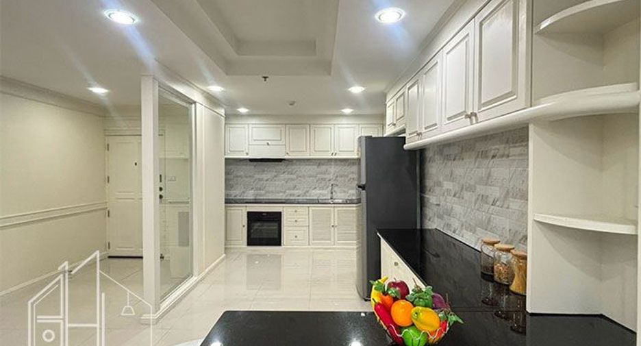 For rent 3 bedrooms condo in Khlong Toei, Bangkok