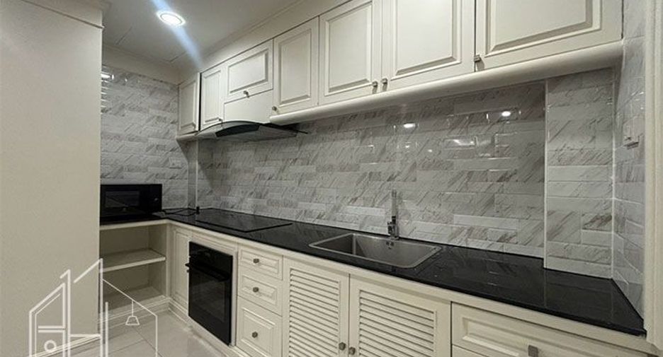 For rent 3 bedrooms condo in Khlong Toei, Bangkok