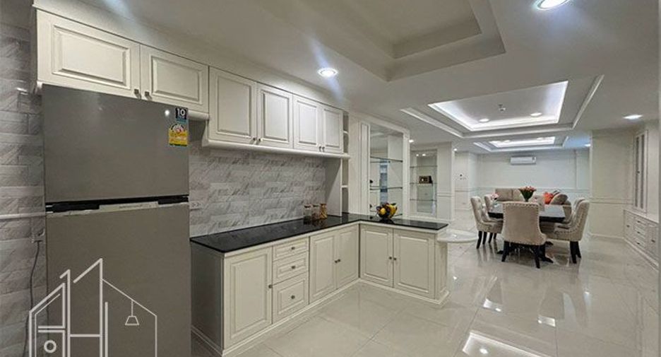 For rent 3 bedrooms condo in Khlong Toei, Bangkok