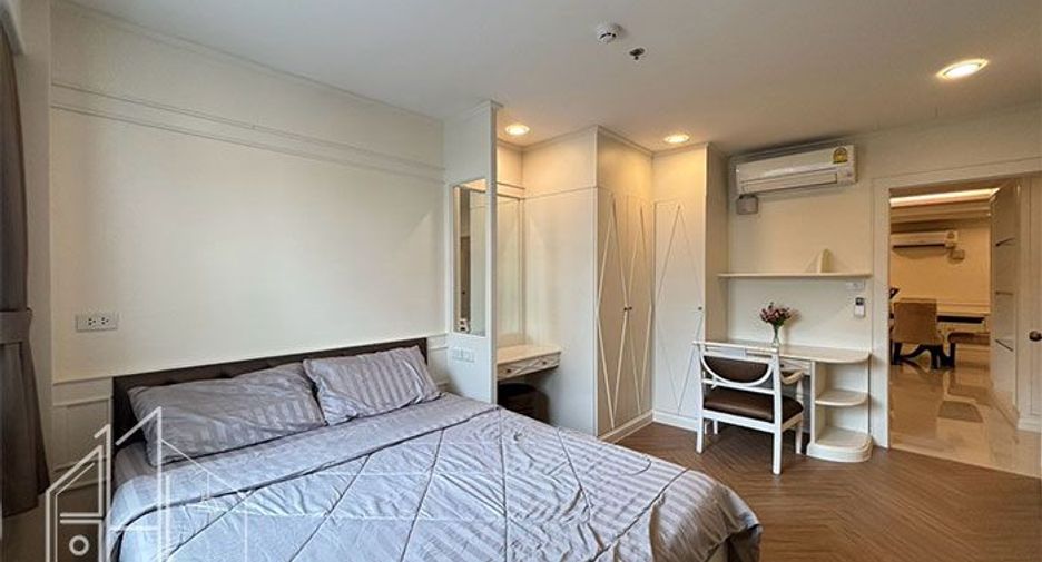 For rent 3 bedrooms condo in Khlong Toei, Bangkok