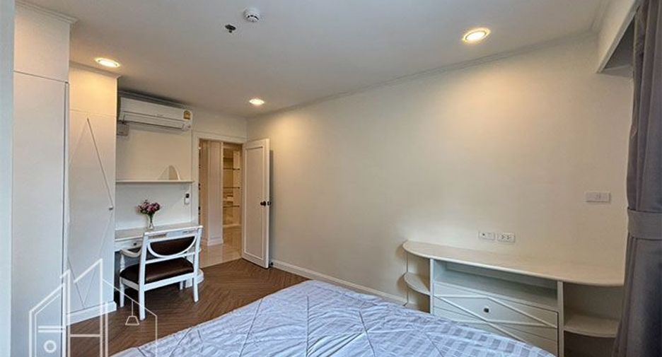 For rent 3 bedrooms condo in Khlong Toei, Bangkok