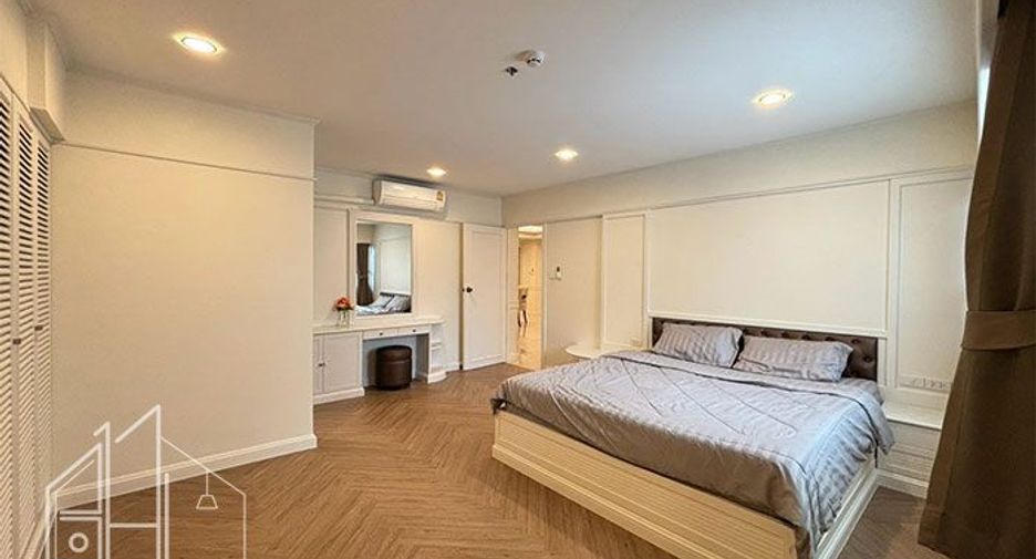 For rent 3 bedrooms condo in Khlong Toei, Bangkok