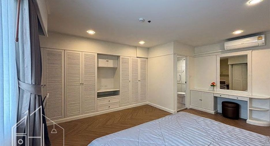 For rent 3 bedrooms condo in Khlong Toei, Bangkok