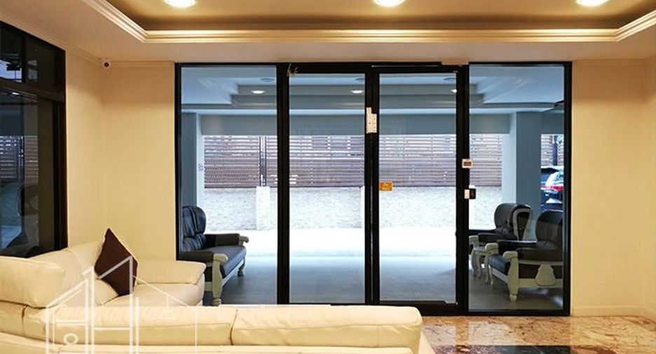 For rent 3 bedrooms condo in Khlong Toei, Bangkok