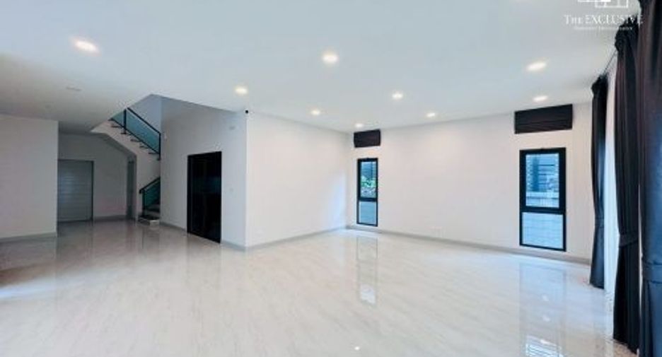 For sale 5 bedrooms house in Mueang Nonthaburi, Nonthaburi