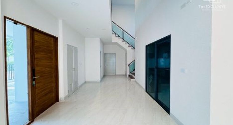 For sale 5 bedrooms house in Mueang Nonthaburi, Nonthaburi