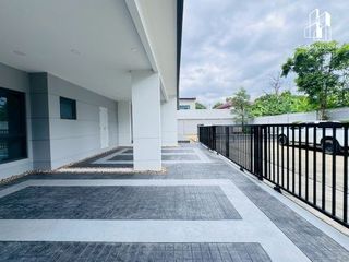 For sale 5 bedrooms house in Mueang Nonthaburi, Nonthaburi