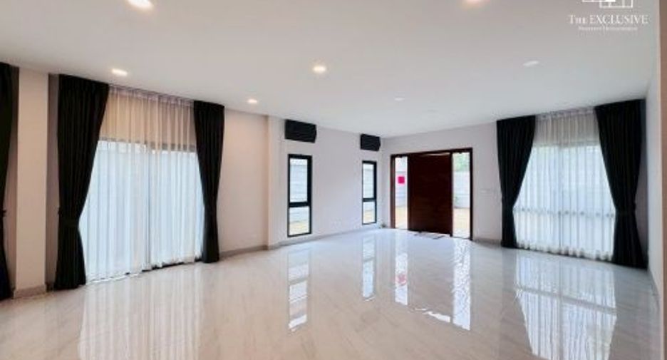 For sale 5 bedrooms house in Mueang Nonthaburi, Nonthaburi
