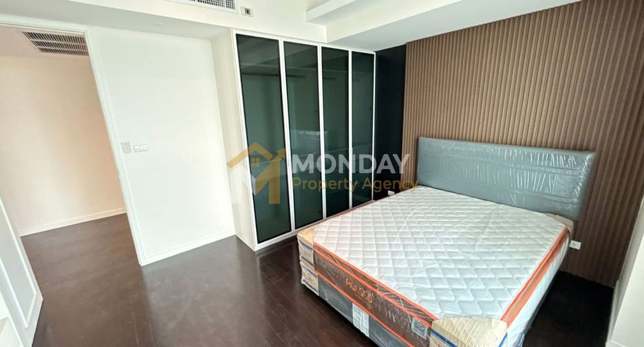 For sale 3 bedrooms condo in Yan Nawa, Bangkok