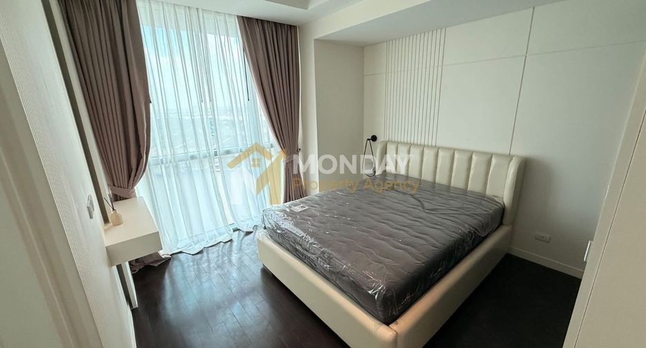 For sale 3 bedrooms condo in Yan Nawa, Bangkok