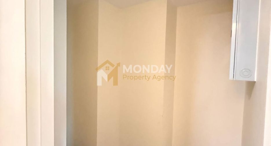 For sale 3 bedrooms condo in Yan Nawa, Bangkok
