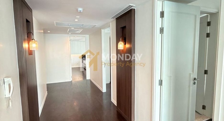 For sale 3 bedrooms condo in Yan Nawa, Bangkok