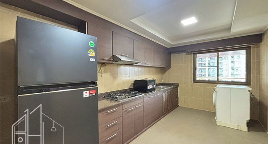 For rent 3 bedrooms condo in Watthana, Bangkok