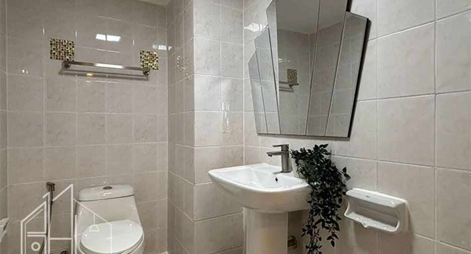 For rent 3 bedrooms condo in Watthana, Bangkok