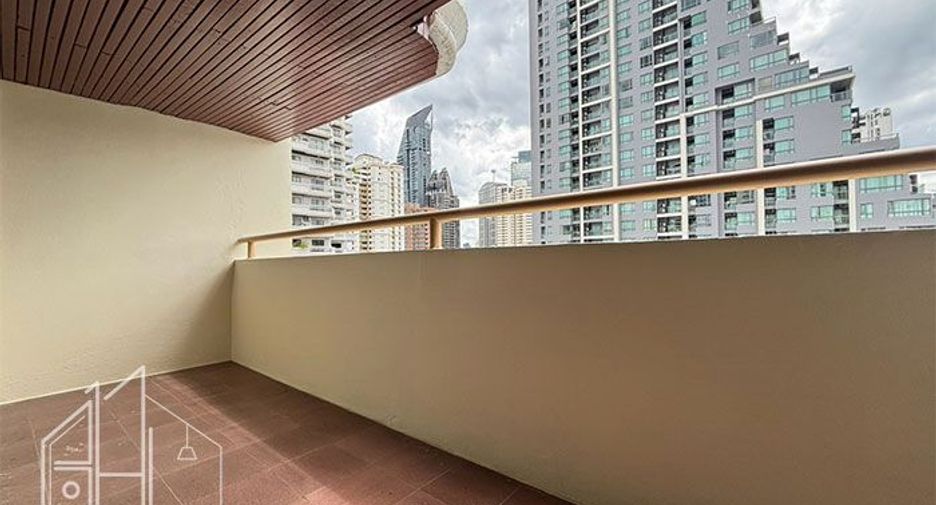 For rent 3 bedrooms condo in Watthana, Bangkok