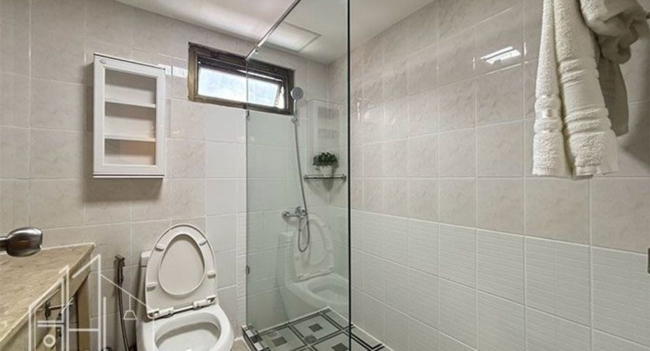 For rent 3 bedrooms condo in Watthana, Bangkok
