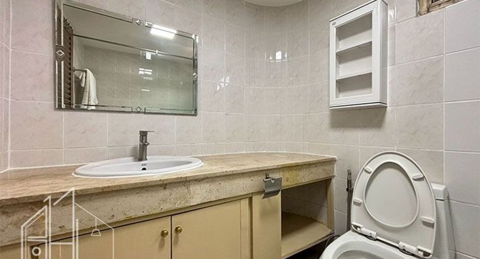 For rent 3 bedrooms condo in Watthana, Bangkok