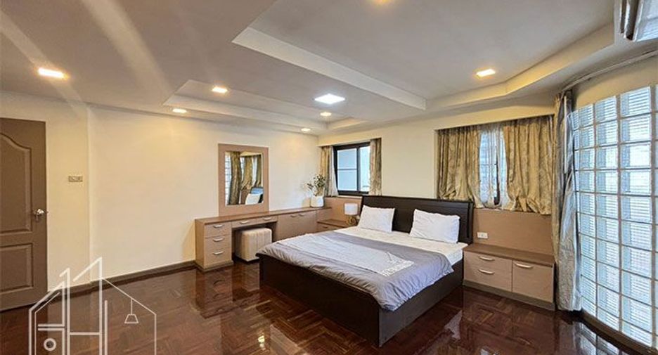 For rent 3 bedrooms condo in Watthana, Bangkok