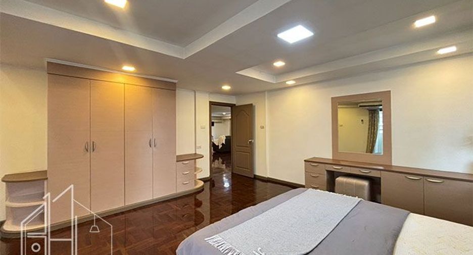 For rent 3 bedrooms condo in Watthana, Bangkok