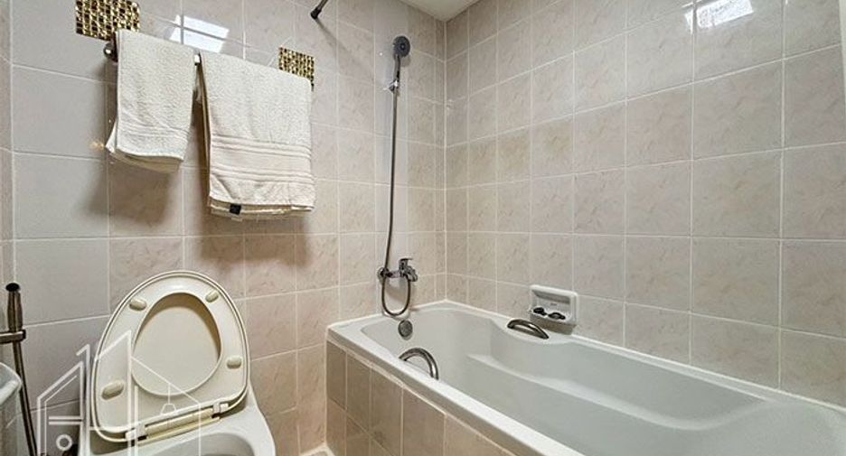 For rent 3 bedrooms condo in Watthana, Bangkok