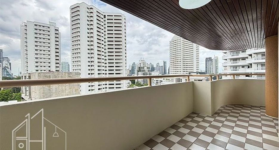 For rent 3 bedrooms condo in Watthana, Bangkok