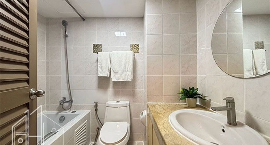 For rent 3 bedrooms condo in Watthana, Bangkok