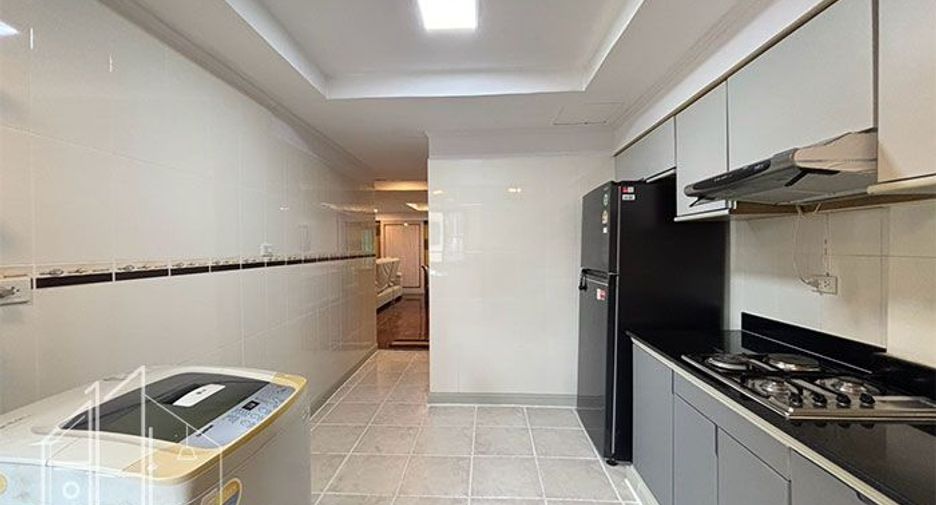 For rent 3 bedrooms apartment in Watthana, Bangkok