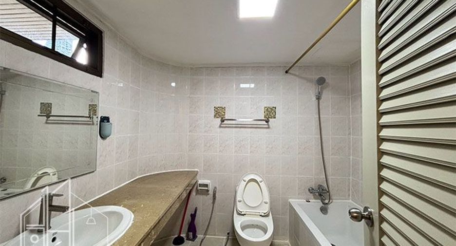 For rent 3 bedrooms apartment in Watthana, Bangkok