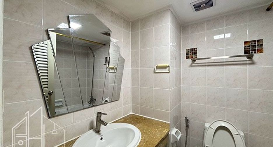 For rent 3 bedrooms apartment in Watthana, Bangkok