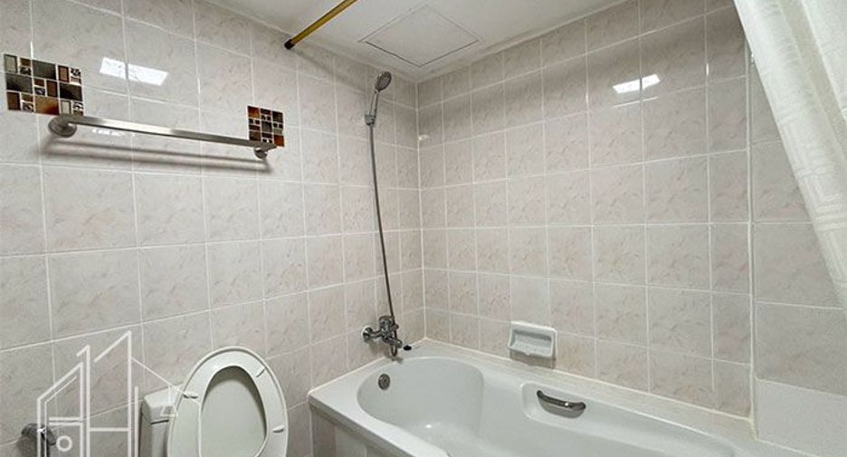 For rent 3 bedrooms apartment in Watthana, Bangkok