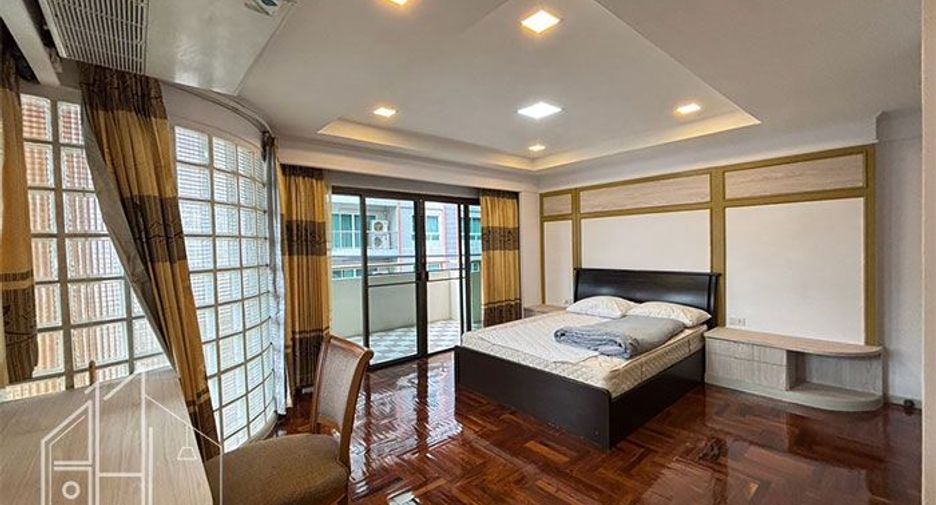 For rent 3 bedrooms apartment in Watthana, Bangkok