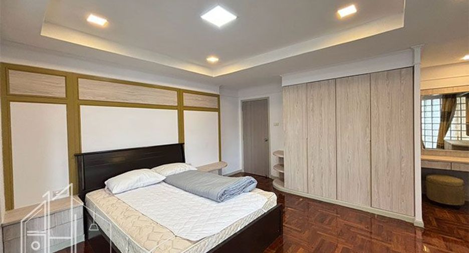 For rent 3 bedrooms apartment in Watthana, Bangkok