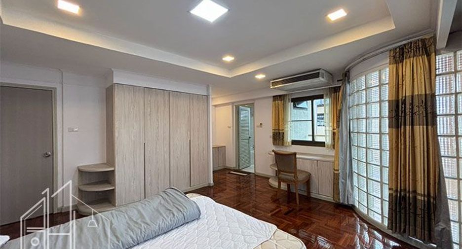 For rent 3 bedrooms apartment in Watthana, Bangkok