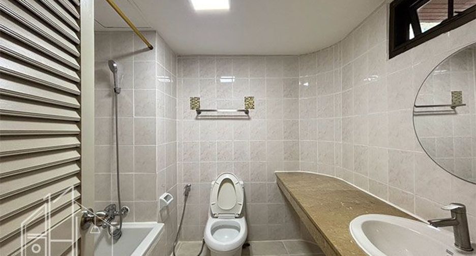 For rent 3 bedrooms apartment in Watthana, Bangkok
