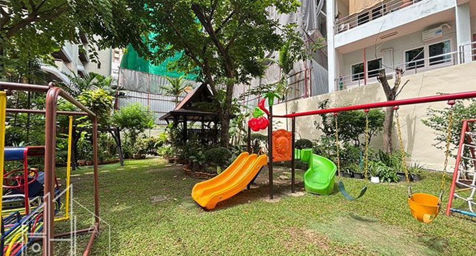 For rent 3 bedrooms apartment in Watthana, Bangkok
