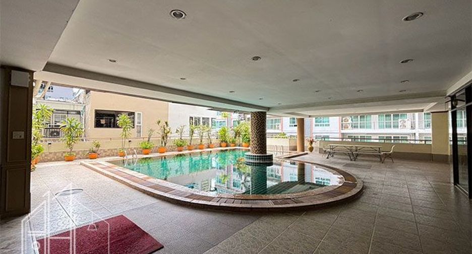 For rent 3 bedrooms apartment in Watthana, Bangkok