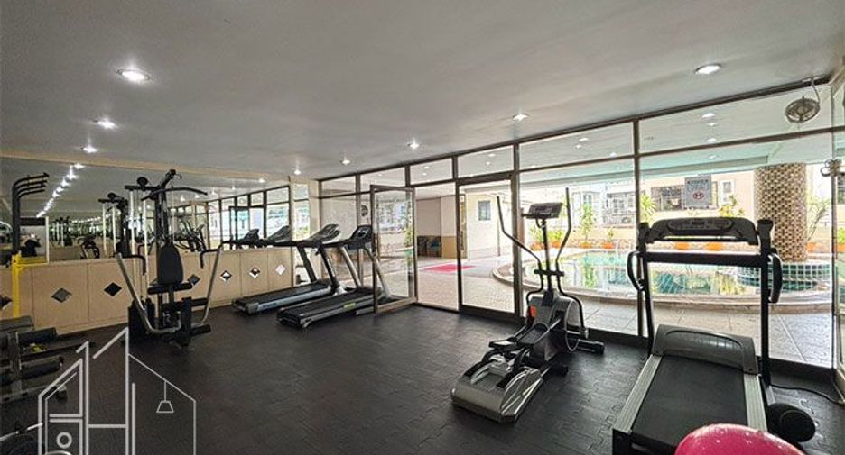 For rent 3 bedrooms apartment in Watthana, Bangkok