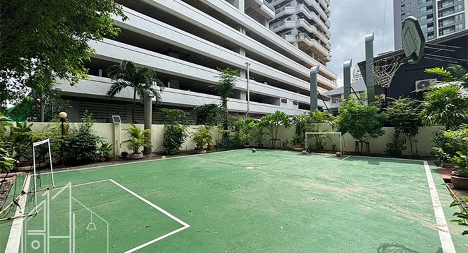 For rent 3 bedrooms apartment in Watthana, Bangkok
