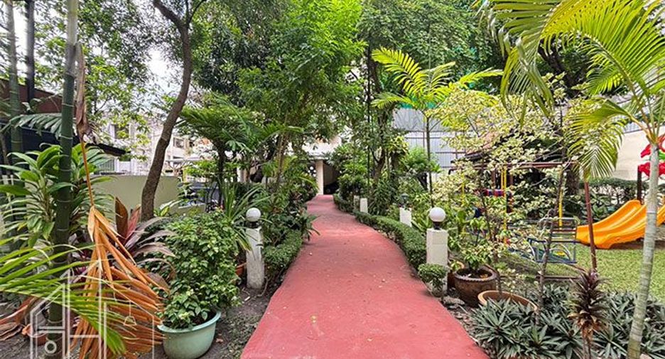 For rent 3 bedrooms apartment in Watthana, Bangkok