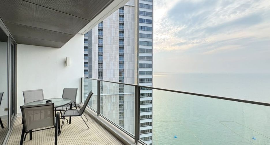 For rent 2 bedrooms condo in Bang Lamung, Chonburi