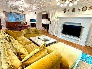 For rent 4 bedrooms house in Bang Kapi, Bangkok