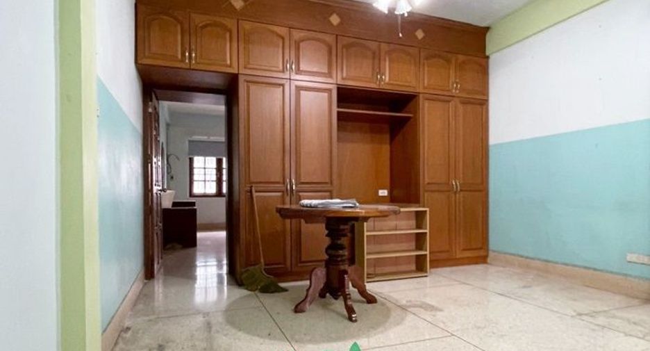 For rent and for sale 4 bedrooms retail Space in Bang Sue, Bangkok